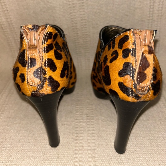 Banana Republic Leather Cowhair Leopard Print Open Toe High Heels - Picture 5 of 9